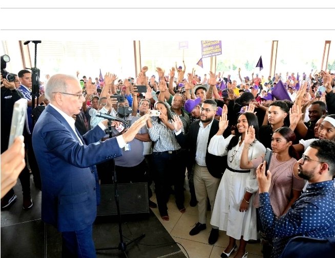 SantoMedrano2's tweet image. El expreside dominicano y presidente del PLD denuncia improvisacione gubernamentale y alerta sobre retroceso en la gestión pública y educación. @DaniloMedina @pldpanama02 #ConElPLDSeVivíaMejor