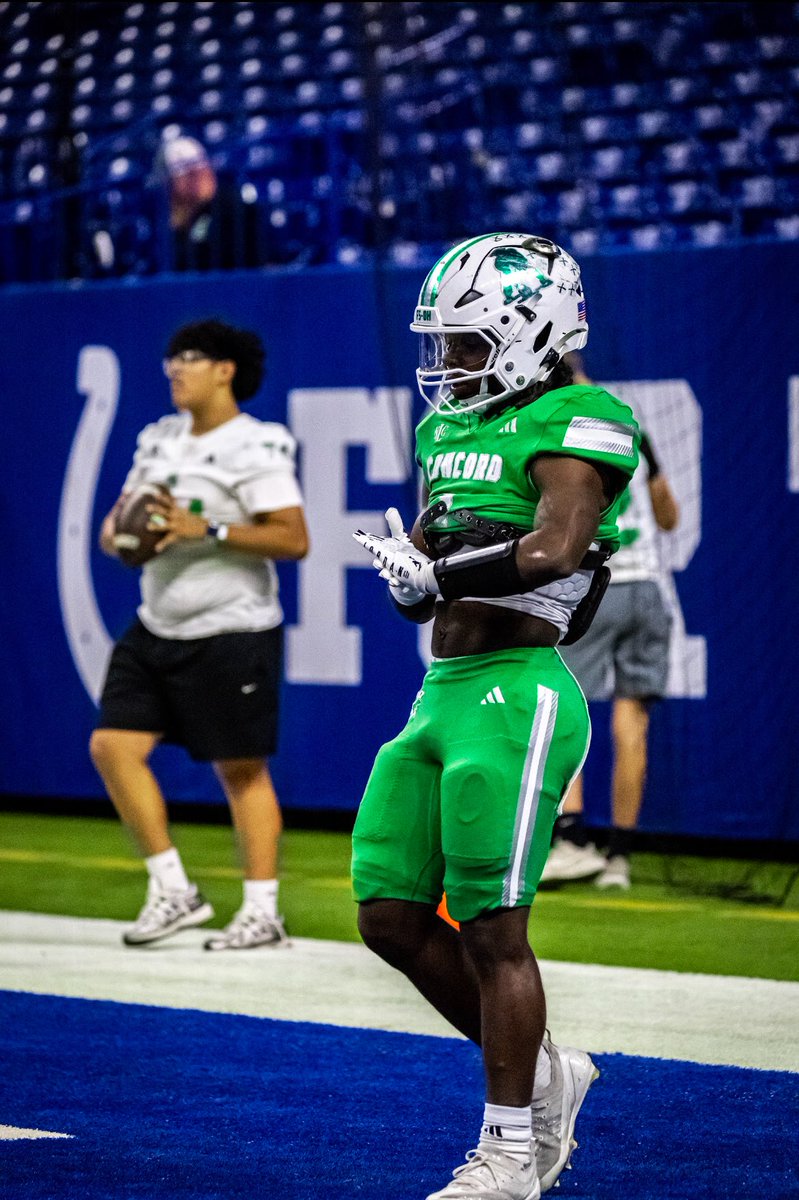 Charrese9's tweet photo. ‼️ https://t.co/pHibgWaUYl‼️

Senior szn highlights 

Team record 11-2

Sectional and regional champs

1,439 rushing yards

1,923 total yards

2,332 AP yards 

30 touchdowns https://t.co/egWSlwKT3k
