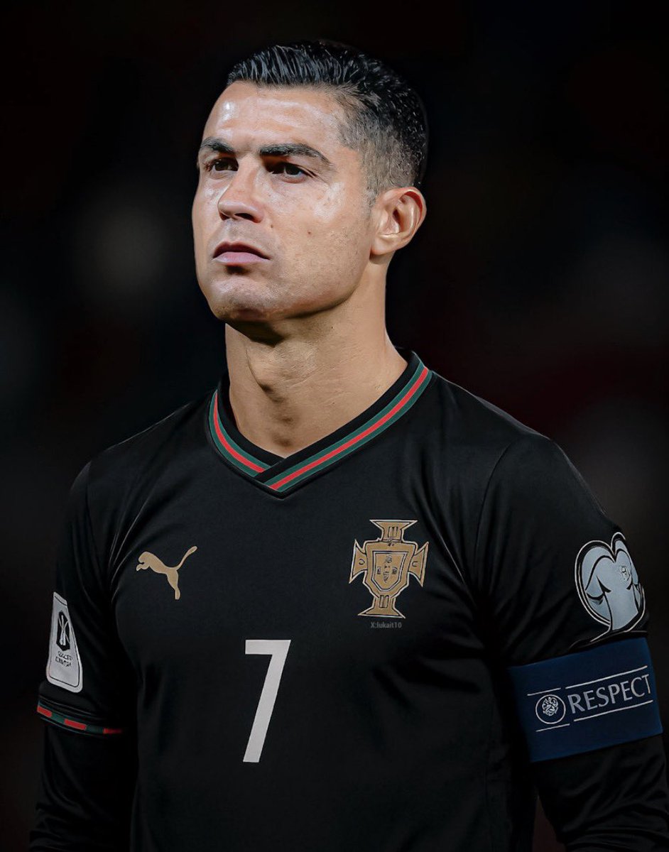 OldPitch2025's tweet image. Cristiano Ronaldo 🇵🇹 

🏟️ 1298 matchs 
⚽ 954 buts
🎯 269 passes décisives 

#GOAT