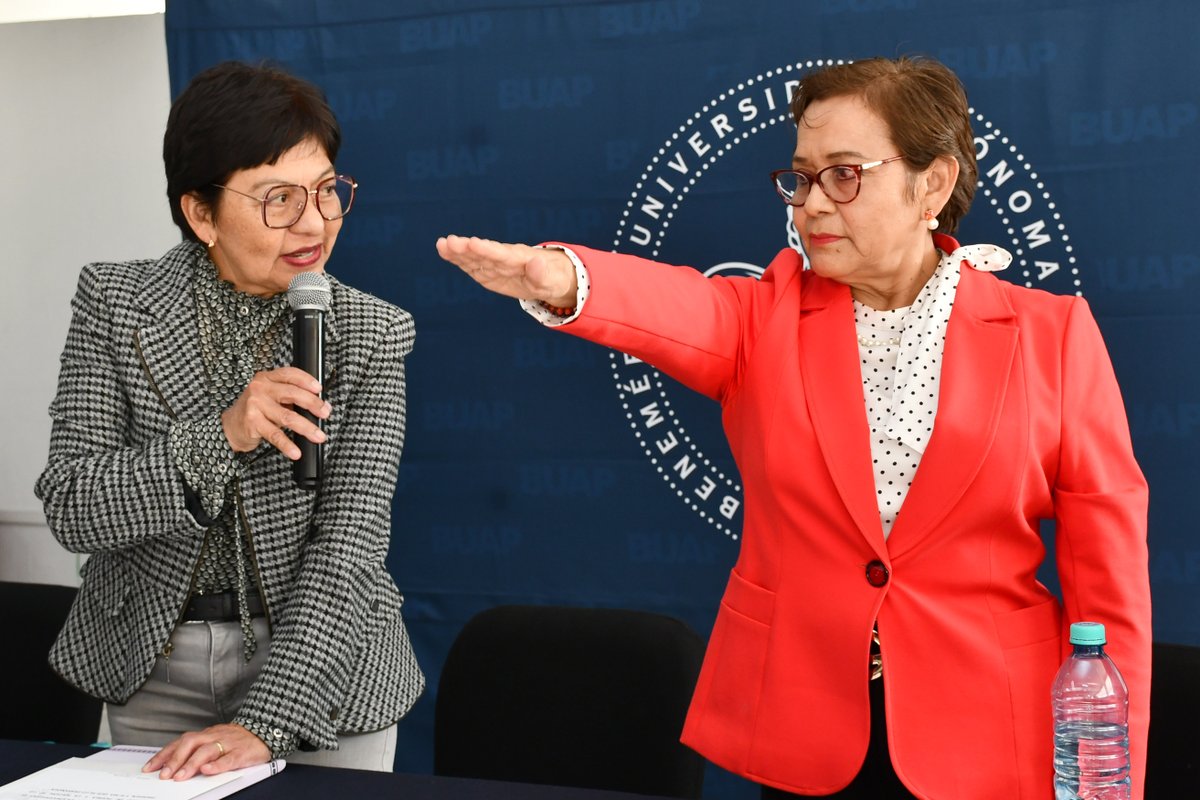 BUAPoficial's tweet photo. Toma protesta la Rectora Lilia Cedillo a Irma García como directora de la Preparatoria 2 de Octubre de 1968.

Agradeció la gestión del maestro José Rosas, quien rindió su Cuarto Informe de Labores.

ℹ️ Más información aquí: https://t.co/S7Dx69M0wU

#BoletínBUAP https://t.co/FGFvvfi7LS