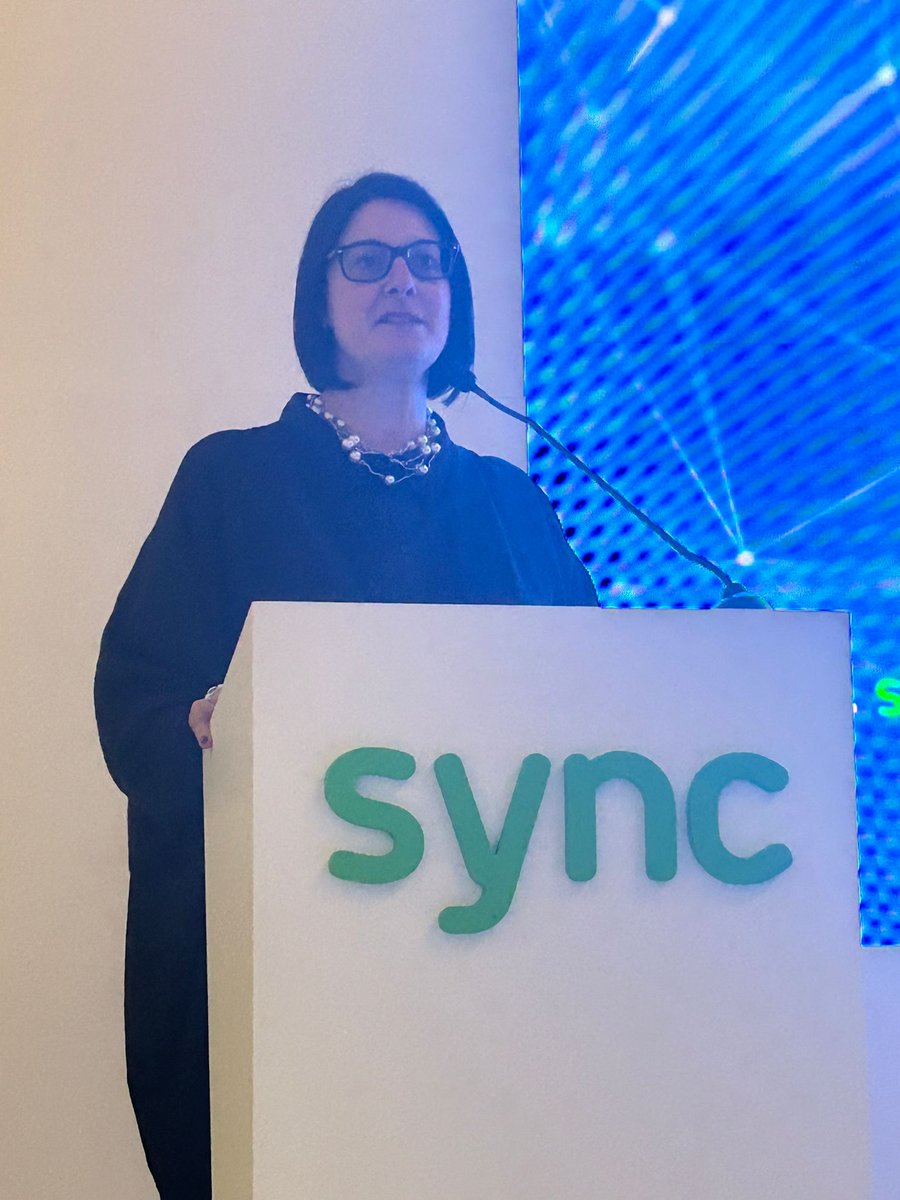 HananBalkhy's tweet image. إن إطلاق &quot;فريق العمل الإقليمي التقني&quot; خطوةٌ رئيسيةٌ نحو تسريع وتيرة التحول الرقمي في أنحاء إقليمٍ متنوعٍ مثل إقليم شرق المتوسط لمنظمة الصحة العالمية والذي يضم اقتصادات متقدمة وبلدانًا تواجه أزمات ممتدة و متلاحقة. وإننا سعيدون جدا بقيادة المملكة العربية السعودية🇸🇦 لهذه المبادرة و…