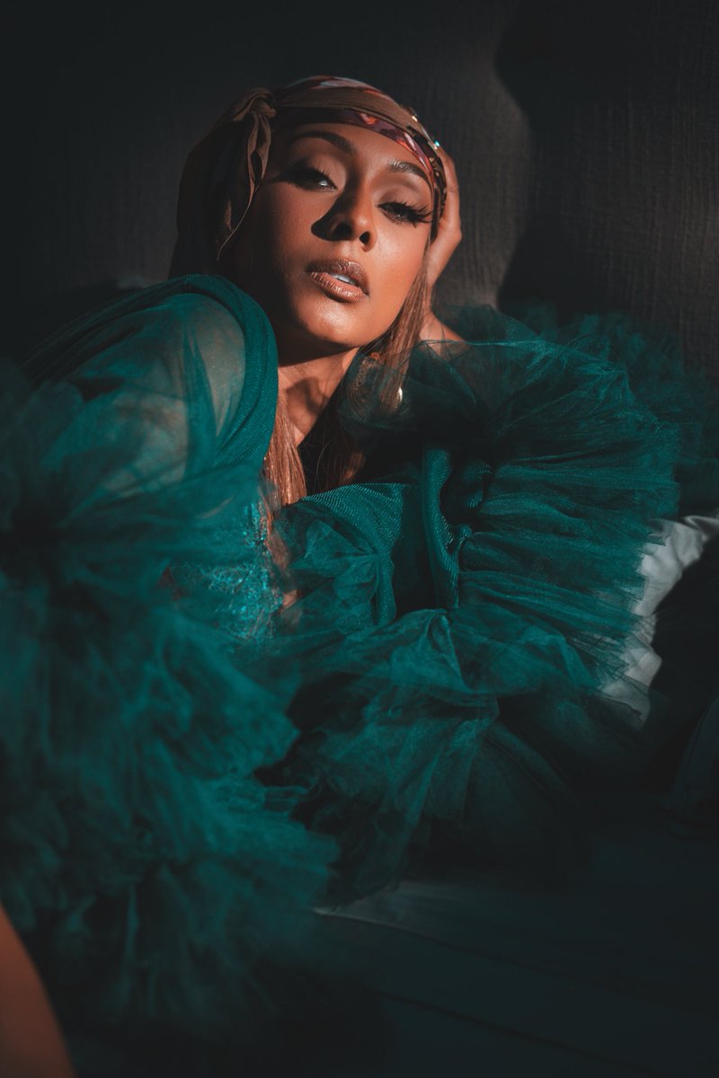 KeriHilson's tweet image. more bts from #Again vid