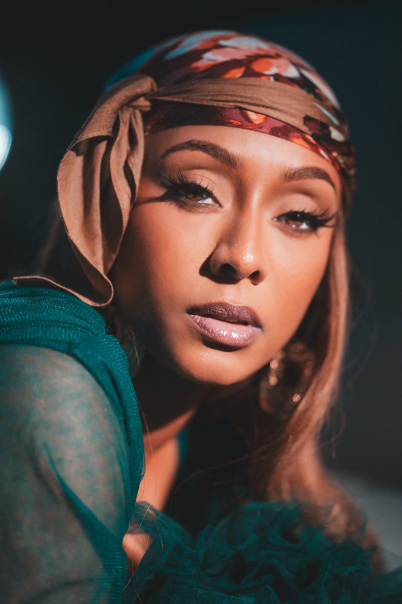 KeriHilson's tweet image. more bts from #Again vid