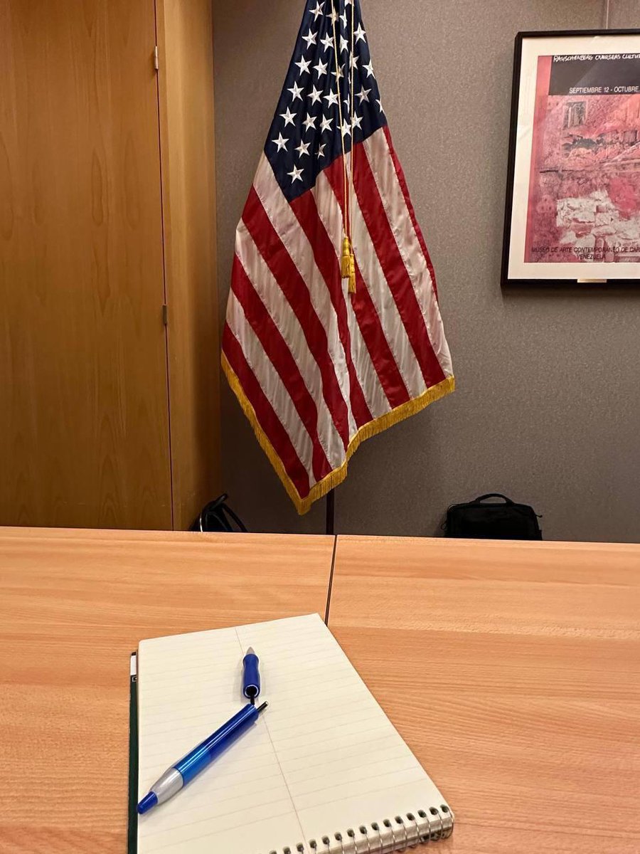 SprinterPress's tweet image. A member of the Ukrainian delegation got so nervous during talks with their US counterparts that he broke his pen — Ukrainian media reports