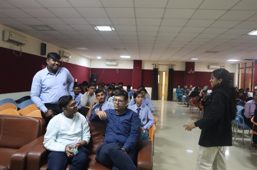 nikitasmcsnes's tweet image. Stepped out of my comfort zone today.
Spoke. Shared. Grew.
Progress &amp;gt; Perfection.

#machinelearningtutorial #SheBuilds #1sttalk