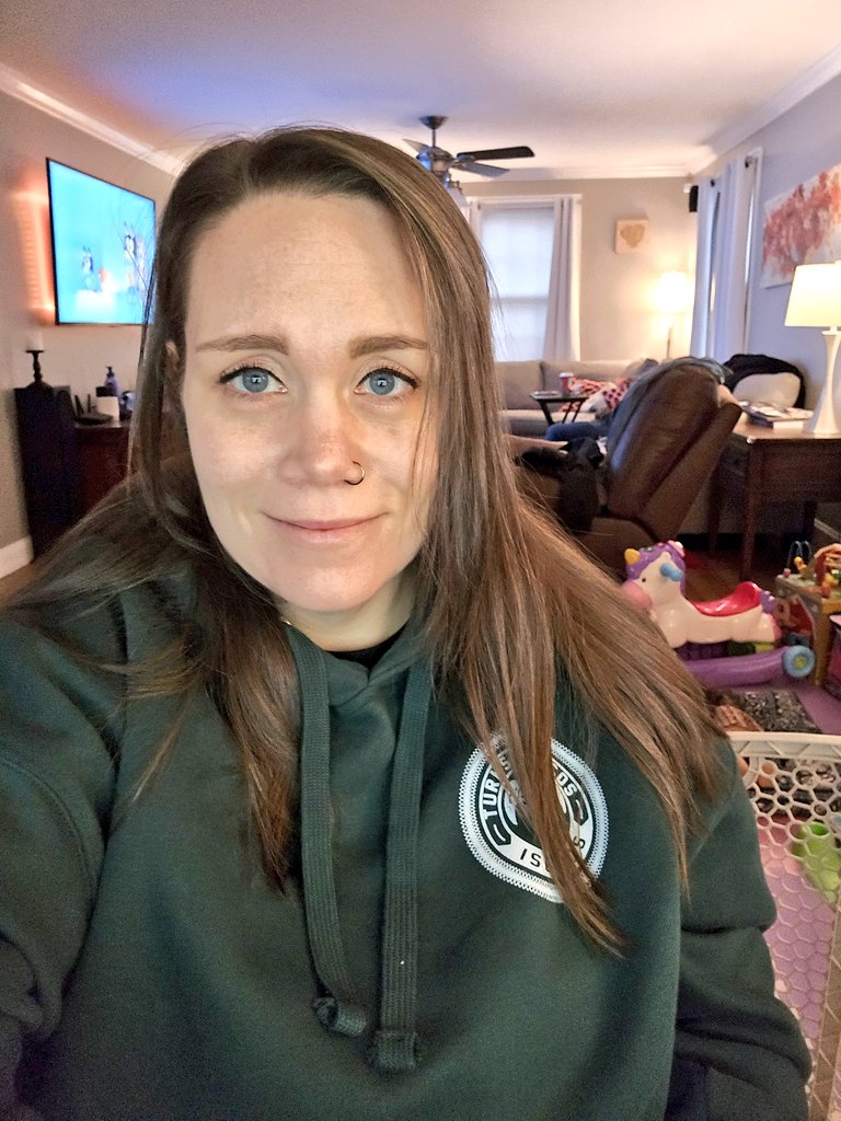 I'm American and I support Ukraine.

Where are you supporting Ukraine from?! Let's show the world we are still here &amp; will never stop supporting 🇺🇦