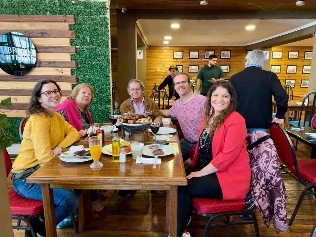 Celebrando el cumpleaños de papá en Las Brasas Porteñas #apuntesyviajeschile #apuntesvalparaiso #valparaisochile 🚎🇨🇱