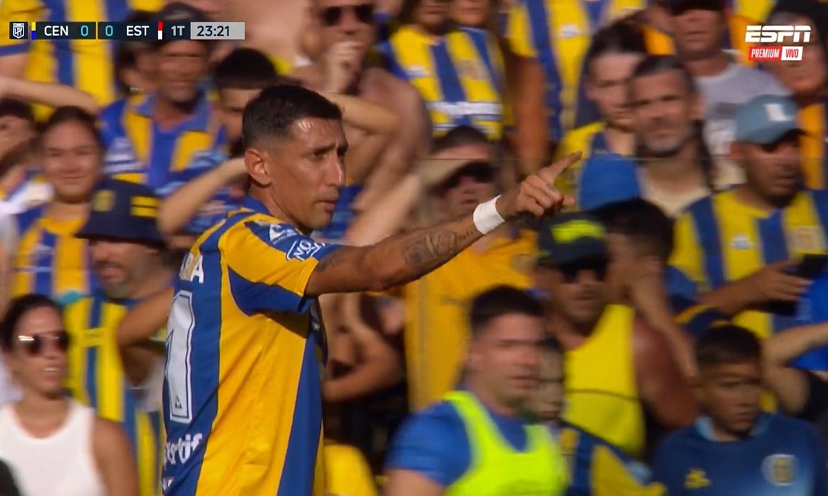 Di María al arbitro: "ES LA SEGUNDA VEZ QUE ME TIRO AL PISO Y NO LA COBRAS".

Ya empezó a amenazar el nene consentido de Tapia adentro de la cancha.