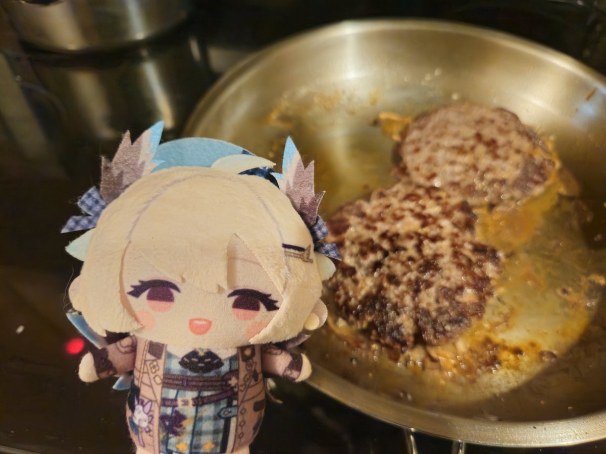 Made some Oklahoma onion smash burgers topped with bacon and cheese. The beef tallow renders out and slow cooks the onions while keeping the patty really juicy. 32/10 would recommend. So sorry if you see this after saying you're trying to eat healthy rn..#Boennappetit #Here4Enna