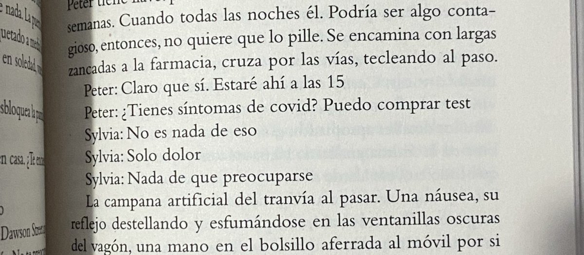 si ya se me hacía raro leer libros en los que hablan de whatsapp, instagram o twitter, no sé si estoy preparada para leer hablar del covid como una realidad