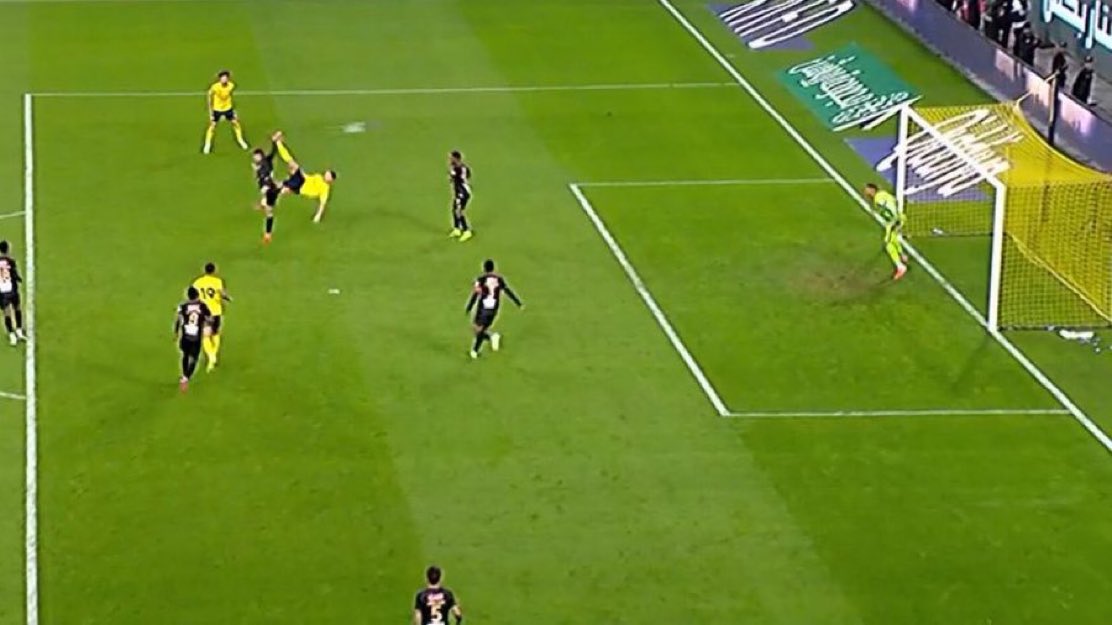 CristianoXtra_'s tweet image. Messi has 24 hours to respond.