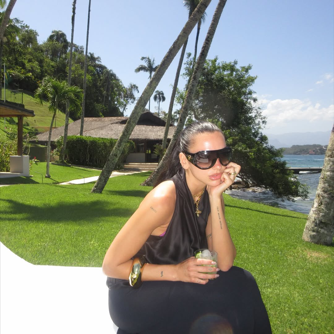 DUALIPA's tweet image. 🇧🇷💋JEITO CARIOCA💋🇧🇷