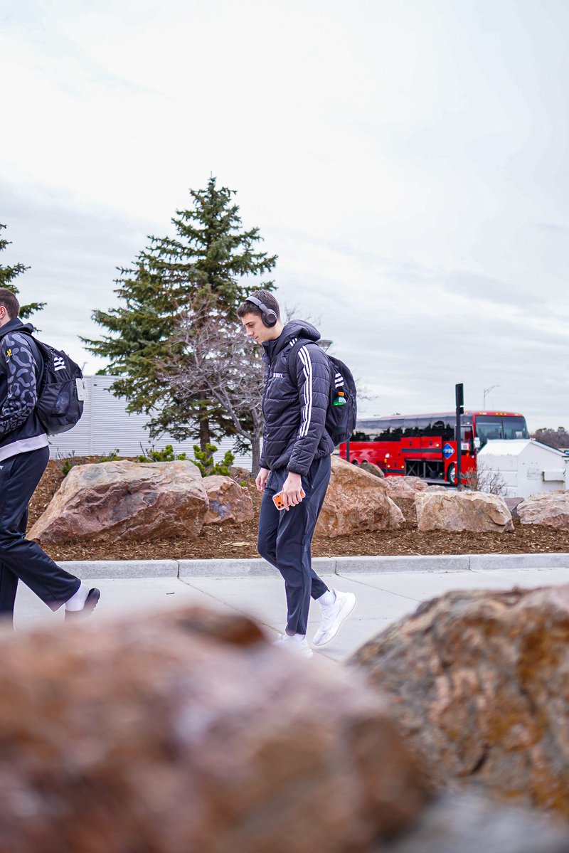 iuindy_mbb's tweet image. The Jags are in the building 🐆🏟️

#LetsGoJags #TheSystem