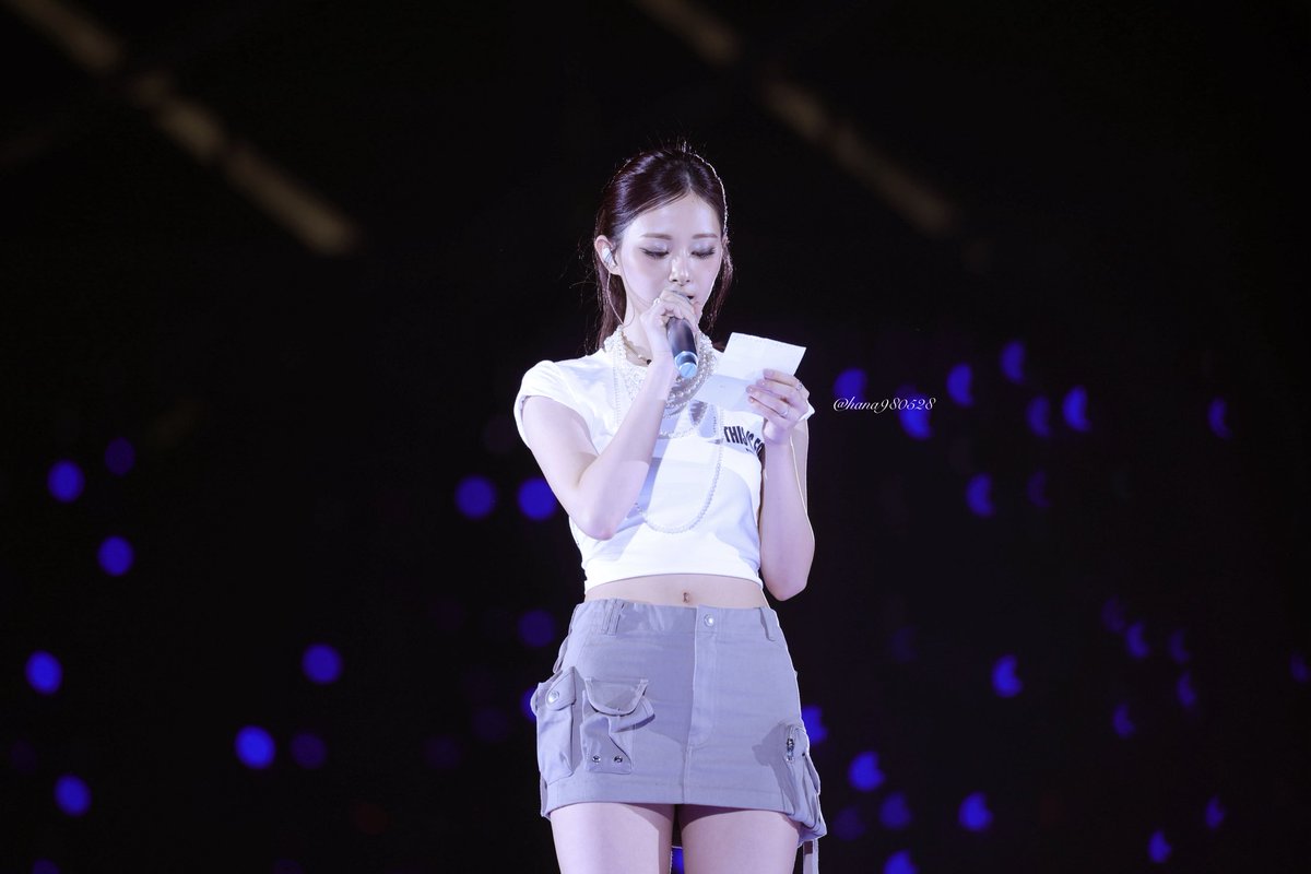 ツウィ ♡♡専用ページ 水色の画面もピンクも盛れる🩵🩷^_^