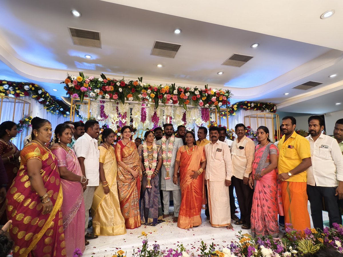 Sowmiyanbumani's tweet image. சென்னை - பல்லாவரம், டாக்டர் சிவந்தி ஆதித்தனார் திருமண மண்டபத்தில் நடைபெற்ற, பாட்டாளி மக்கள் கட்சியின் செங்கல்பட்டு மேற்கு மாவட்ட துணைச் செயலாளர் க.முனுசாமி - அபிராமி தம்பதியரின் அன்பு மகள் மு.கார்த்தியாணி - சி.ஹரிஷ்குமார் ஆகியோரின் திருமணம் நிச்சயதாம்பூலம் நிகழ்ச்சியில் பங்கேற்று…