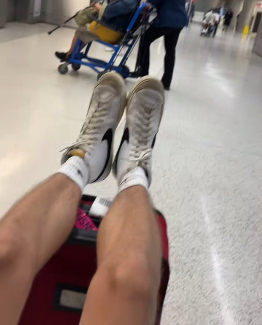 SebastiansFan05's tweet photo. Who's going to be the 1st in line to pay for the pleasure to start serving while I wait for my flight!

https://t.co/6Crhutpl9R

#footfetish #malefeet #alphamale #alphafeet #perfectfeet #malesoles #alphafeet #alphasoles #footcontent #findom #alpha #alphafeet #feet #feetfetish #feetworship #feetmale #feetpics #footmaster #master #cashfag #alpha #nikes #feet #gay #lick #sniff #worship #obey #serve #sneakerfetish #sneakerboy #sneakersex #sneakersaddict #nikeslave #nike #nikesneak #Blazers #NikeBlazers