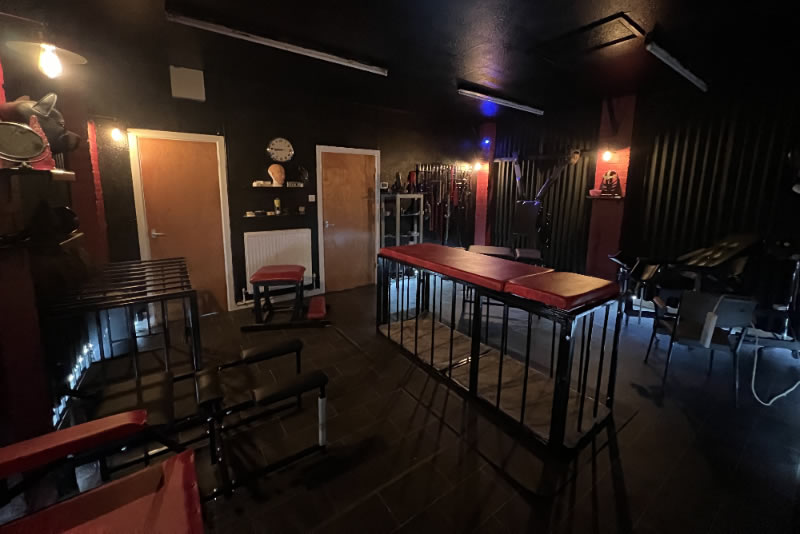 PainPalace's tweet photo. studio 2 is now open. The new space is a self contained space with its own shower &amp; kitchen. Numerous pieces of BDSM furniture and a good selection of  toys. The studio includes new medical room &amp; chillout area with  access to a new outside play space https://t.co/BdZBdnujfN https://t.co/zAHIBl47aB