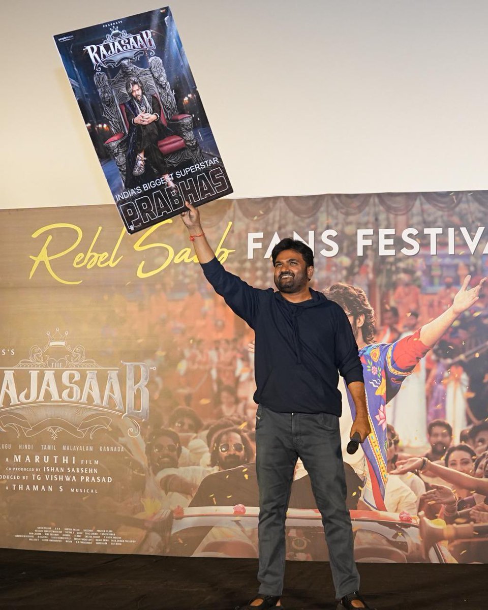 MythriTheatre's tweet image. Fans lifted the energy… 
and Captain @DirectorMaruthi LIFTED THE MOMENT 💥💥💥

#RebelSaab Fans Festival Event at Mythri Vimal 70MM was a BLAST 🔥

#TheRajaSaab #Prabhas