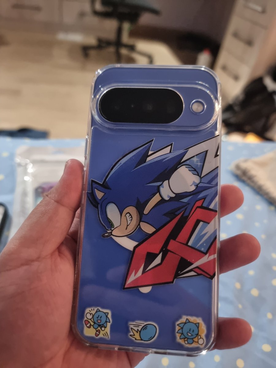Since there's never gonna be official cases for android phones for sonic 

Decided to custom made one for my pixel 10 based on the Crossworlds decals and emotes :)