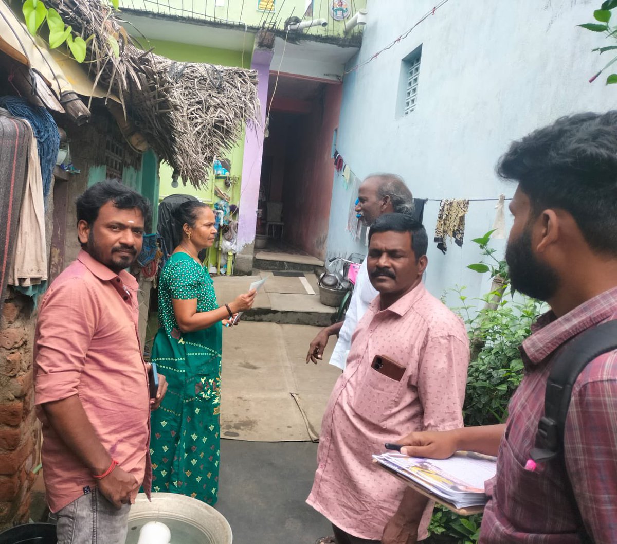 velu_ramavel's tweet photo. # என் நிலம் !
# என் உரிமை 

டிசம்பர் 16 – குடிமனை பட்டா இயக்கத்திற்கான
பலமாவரம் 14 வது வார்டு , 15 வது வார்டு, திரிசூலம் அம்மன் நகர், ராணி அண்ணா நகர் பகுதிகளில் கிளர்ச்சி பிரச்சாரம்…

#Dec16Movement #CPIM #PattaForAll #LandRights https://t.co/JuiOXSFhdT