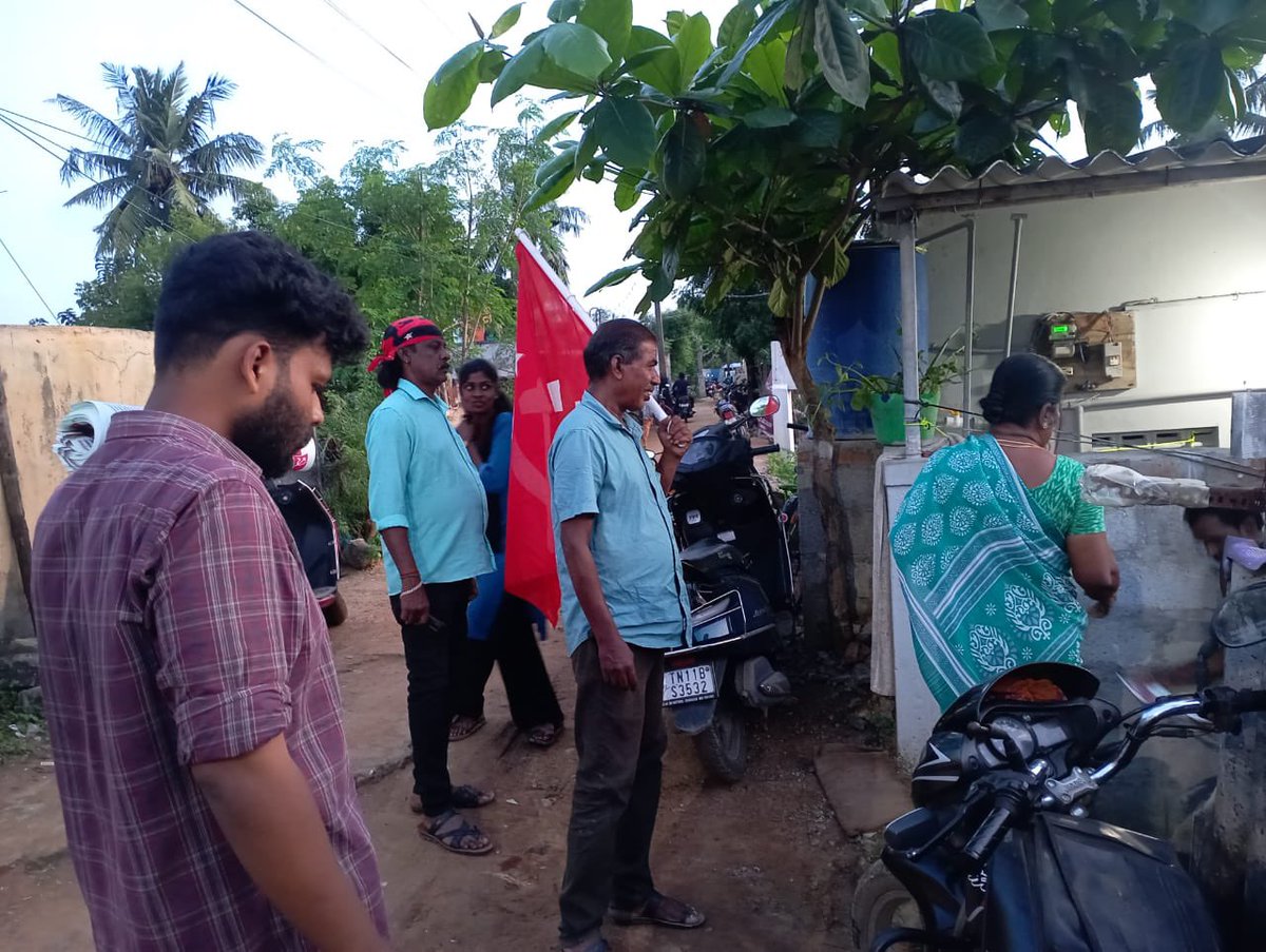 velu_ramavel's tweet photo. # என் நிலம் !
# என் உரிமை 

டிசம்பர் 16 – குடிமனை பட்டா இயக்கத்திற்கான
பலமாவரம் 14 வது வார்டு , 15 வது வார்டு, திரிசூலம் அம்மன் நகர், ராணி அண்ணா நகர் பகுதிகளில் கிளர்ச்சி பிரச்சாரம்…

#Dec16Movement #CPIM #PattaForAll #LandRights https://t.co/JuiOXSFhdT
