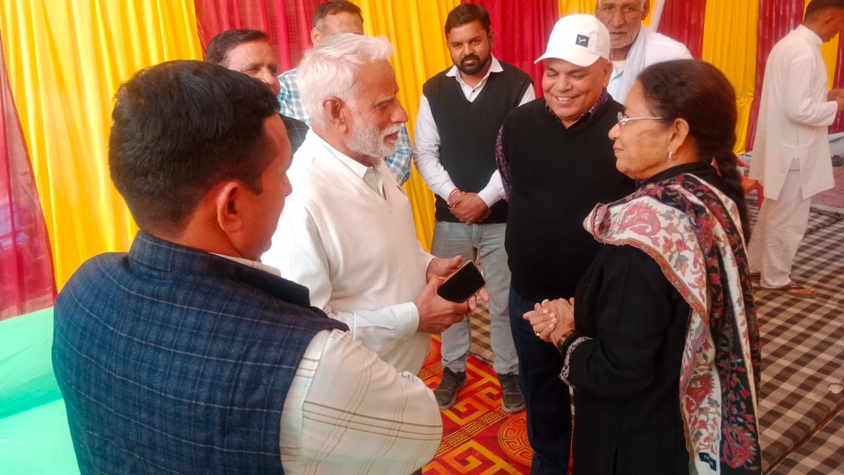 आज क्षेत्र के विभिन्न गांवों में अपने परिवारजनों के शादी समारोह कार्यक्रमों में शिरकत कर शुभकामनाएं प्रेषित की।

इस अवसर पर नवविवाहित दम्पतियों को हृदय से आशीर्वाद दिया और उनके सुखी, सफल एवं समृद्ध जीवन की मंगलकामनाए प्रेषित की। 
#happy #marriage