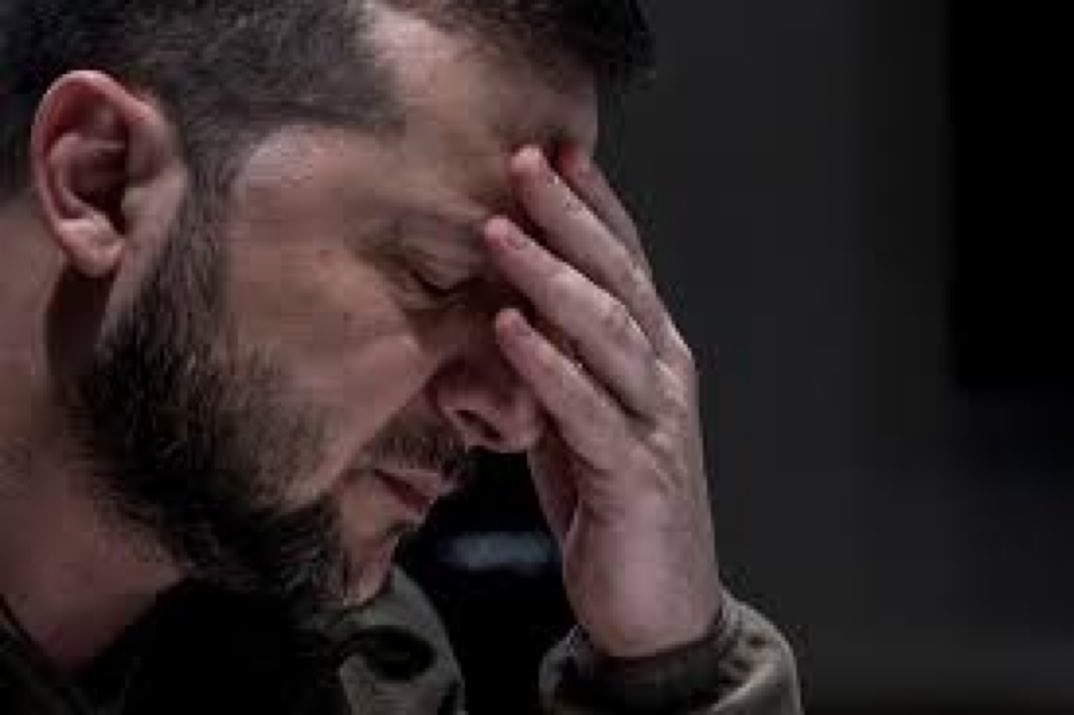 Microinteracti1's tweet image. 🇺🇸🇺🇦 What you see here is pure, unfiltered frustration. Not just from a man at war, but from a man forced to fight on two fronts at once: Russia and the most incoherent clown show in modern US politics.

And the frustration in his face? Completely justified.