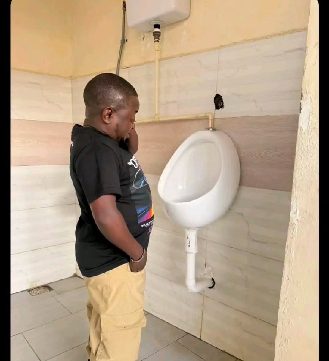 officailstg's tweet photo. E get some problem wey no get solution 😂😂😂😂😂 https://t.co/3YCuGLMm9B