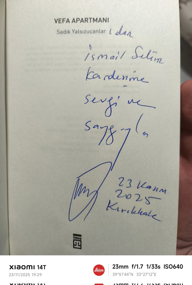 ISMAILSELM's tweet photo. Hocamızın sohbetinden istifade ettik ve kitabını imzalatmak güzel oldu @yalszuanlar vesile olanlardan Allâh razı olsun https://t.co/oRGJv7aMB8