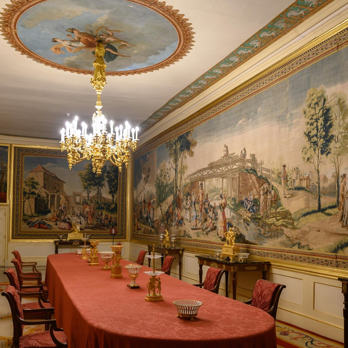 fuzzybeedecor1's tweet image. Whether dining in grand elegance with guests, or just having a simple meal - take a moment to reflect and be thankful for what you have and for who you are!! 🐝🐝

fuzzybeedecor.com

#Thanksgiving #homedecor #decor #accents #mystyle  #roomaccents