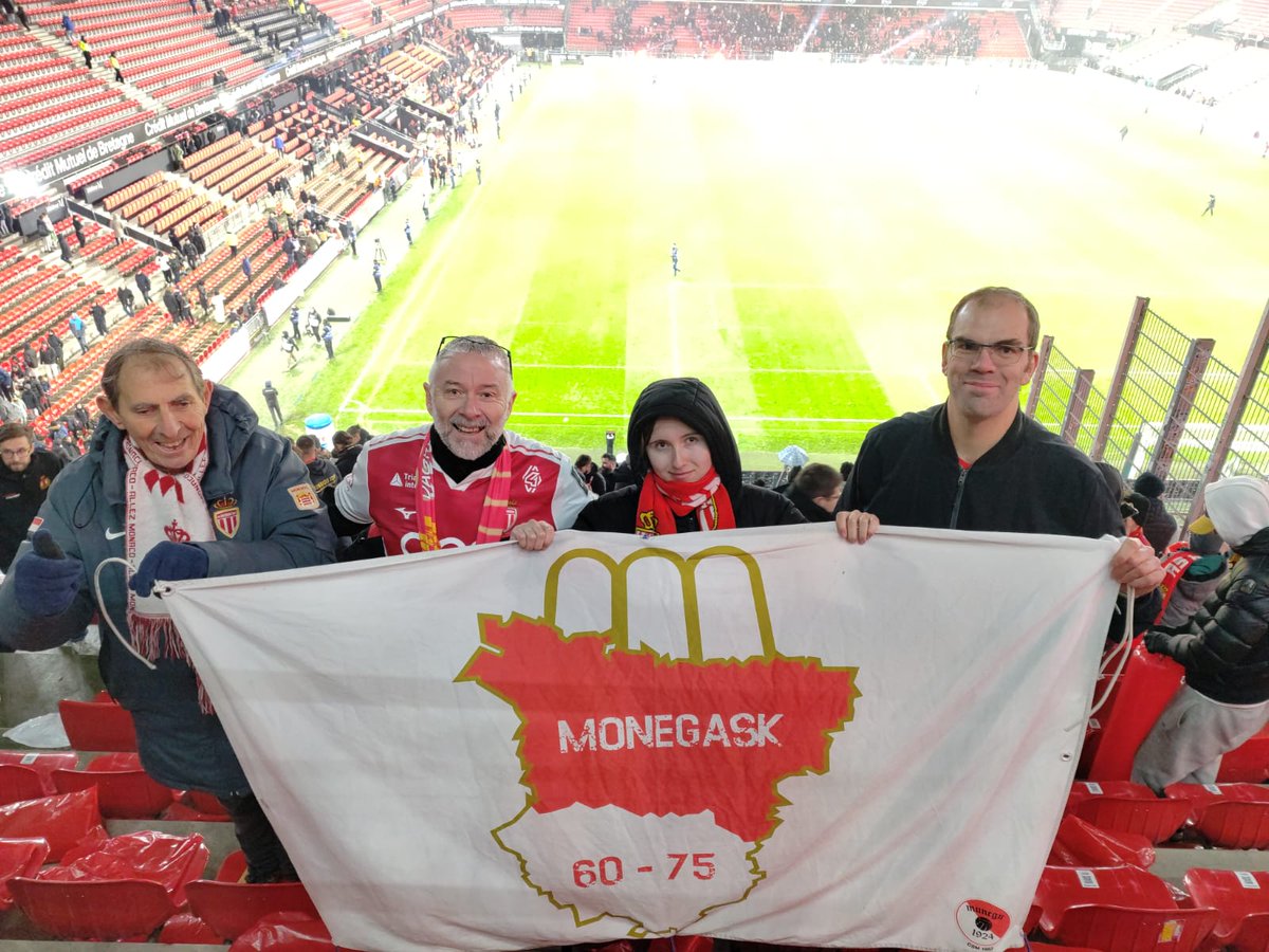 CSMonaco's tweet image. Dirigeants et joueurs de l&apos;@AS_Monaco, respectez vos supporters qui traversent tous les weekends la France pour vous encourager qu&apos;il vente ou qu&apos;il pleuve. Respectez les ! Ayez la même envie qu&apos;ils ont en tribune sur le terrain ! #SRFCASM #DagheMunegu #Partouttoujours