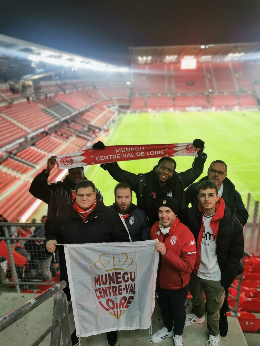 CSMonaco's tweet image. Dirigeants et joueurs de l&apos;@AS_Monaco, respectez vos supporters qui traversent tous les weekends la France pour vous encourager qu&apos;il vente ou qu&apos;il pleuve. Respectez les ! Ayez la même envie qu&apos;ils ont en tribune sur le terrain ! #SRFCASM #DagheMunegu #Partouttoujours