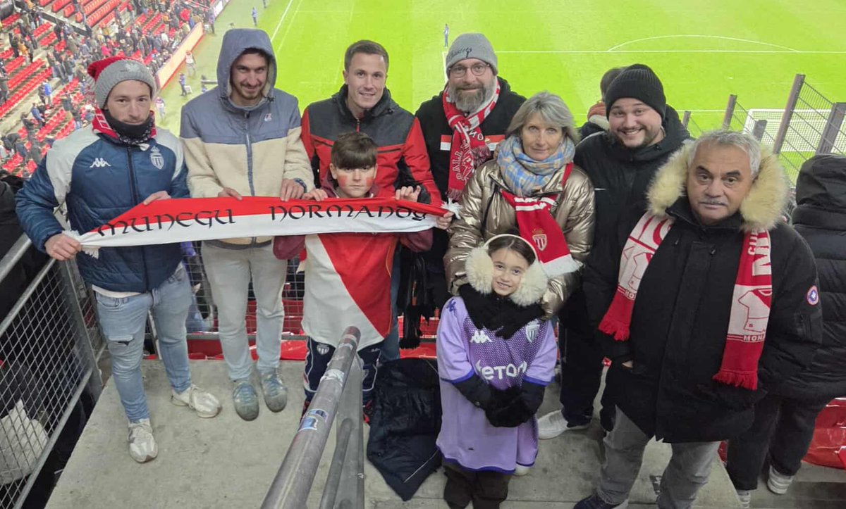 CSMonaco's tweet image. Dirigeants et joueurs de l&apos;@AS_Monaco, respectez vos supporters qui traversent tous les weekends la France pour vous encourager qu&apos;il vente ou qu&apos;il pleuve. Respectez les ! Ayez la même envie qu&apos;ils ont en tribune sur le terrain ! #SRFCASM #DagheMunegu #Partouttoujours