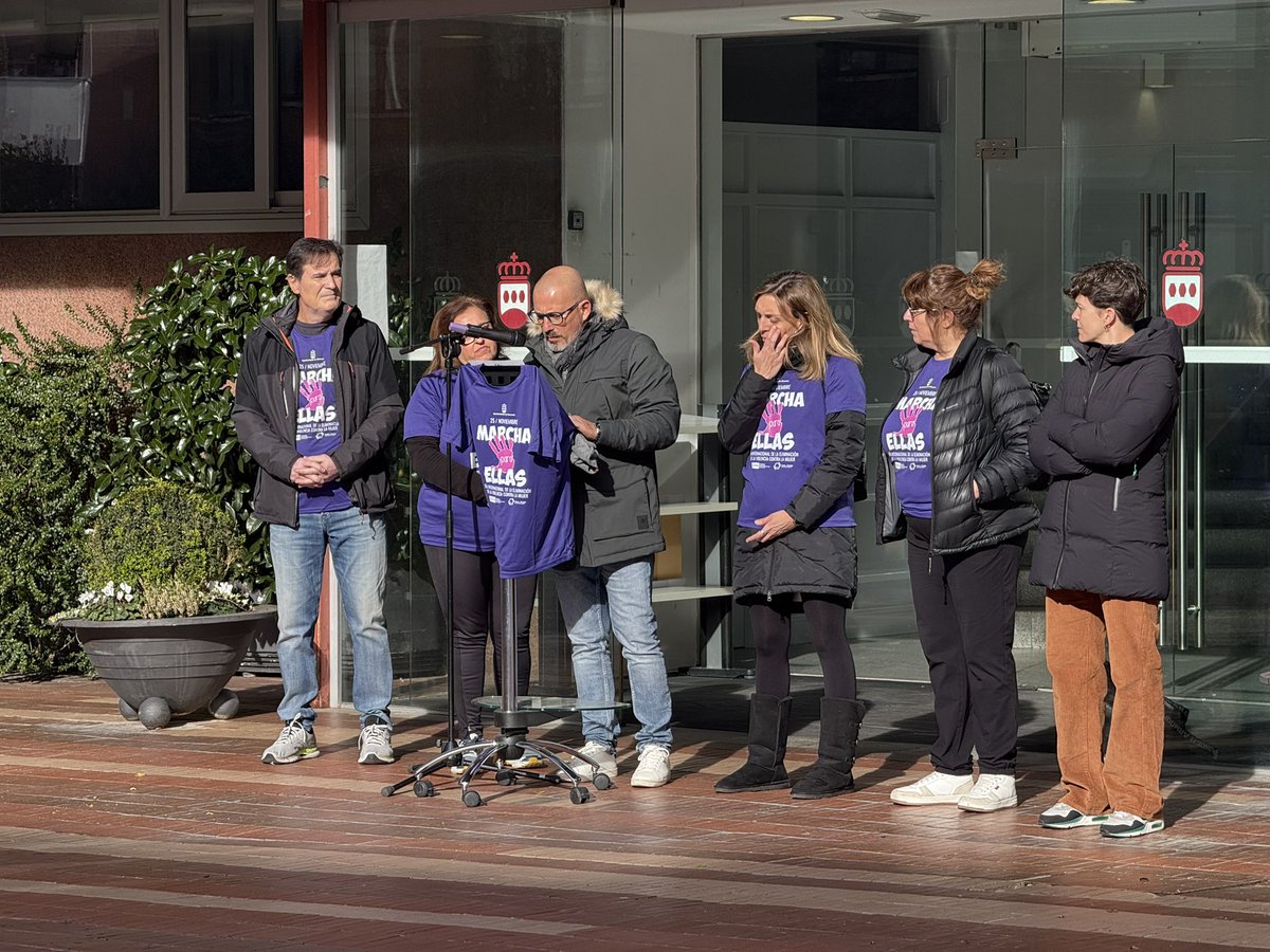 Hoy marchamos en Alcorcón por el Día Internacional para la Eliminación de la Violencia Machista.

Porque el machismo mata.
Porque ninguna agresión puede quedar silenciada.
Porque queremos una ciudad libre para todas. 💜