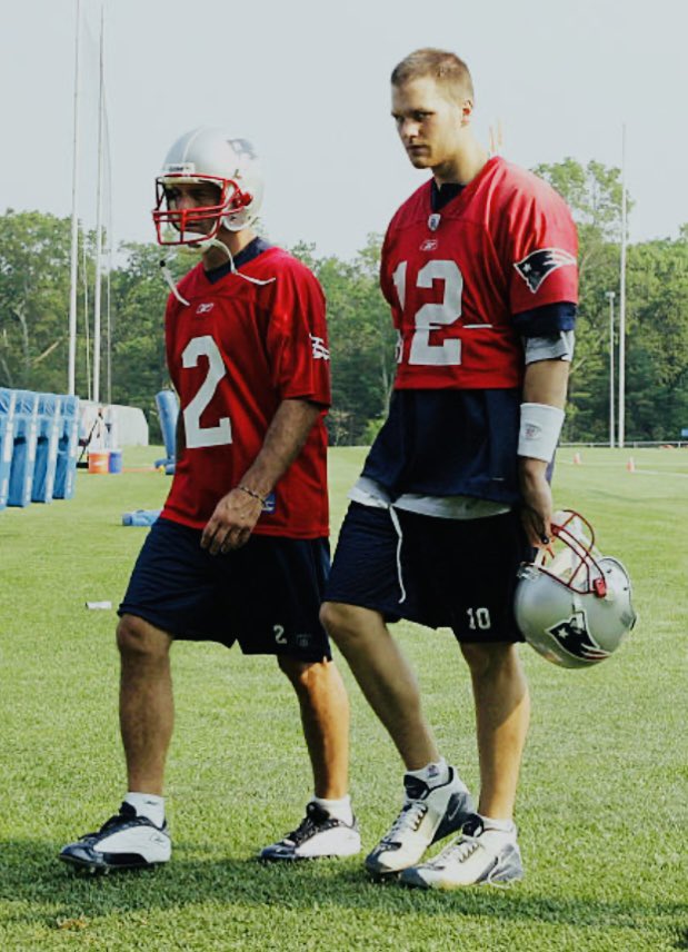 HarryHaris48861's tweet image. New England Patriots quarterbacks Tom Brady and Doug Flutie. #TomBrady #DougFlutie #NewEnglandPatriots #NEPats #NewEngland #Patriots #football 🏈