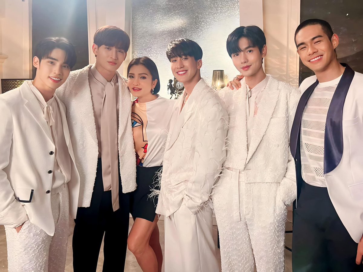 malabaabaa's tweet image. Good vibes before bed ----
Time to look at someone handsome..

#poompps