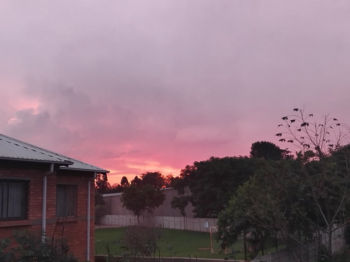 Tienkies_'s tweet image. How great thou art 🙌🏾God is truly an artist.