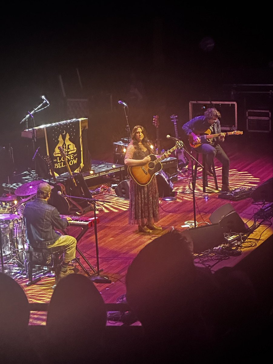 shawnptidwell's tweet image. One more reason that my hometown is better than yours. Thank you @Lightning100 for sending me to @theryman @carolinespence_ was incredible @KaitlinButts as amazing as always &amp;amp; @TheLoneBellow blew the roof off. Amazing show start to finish