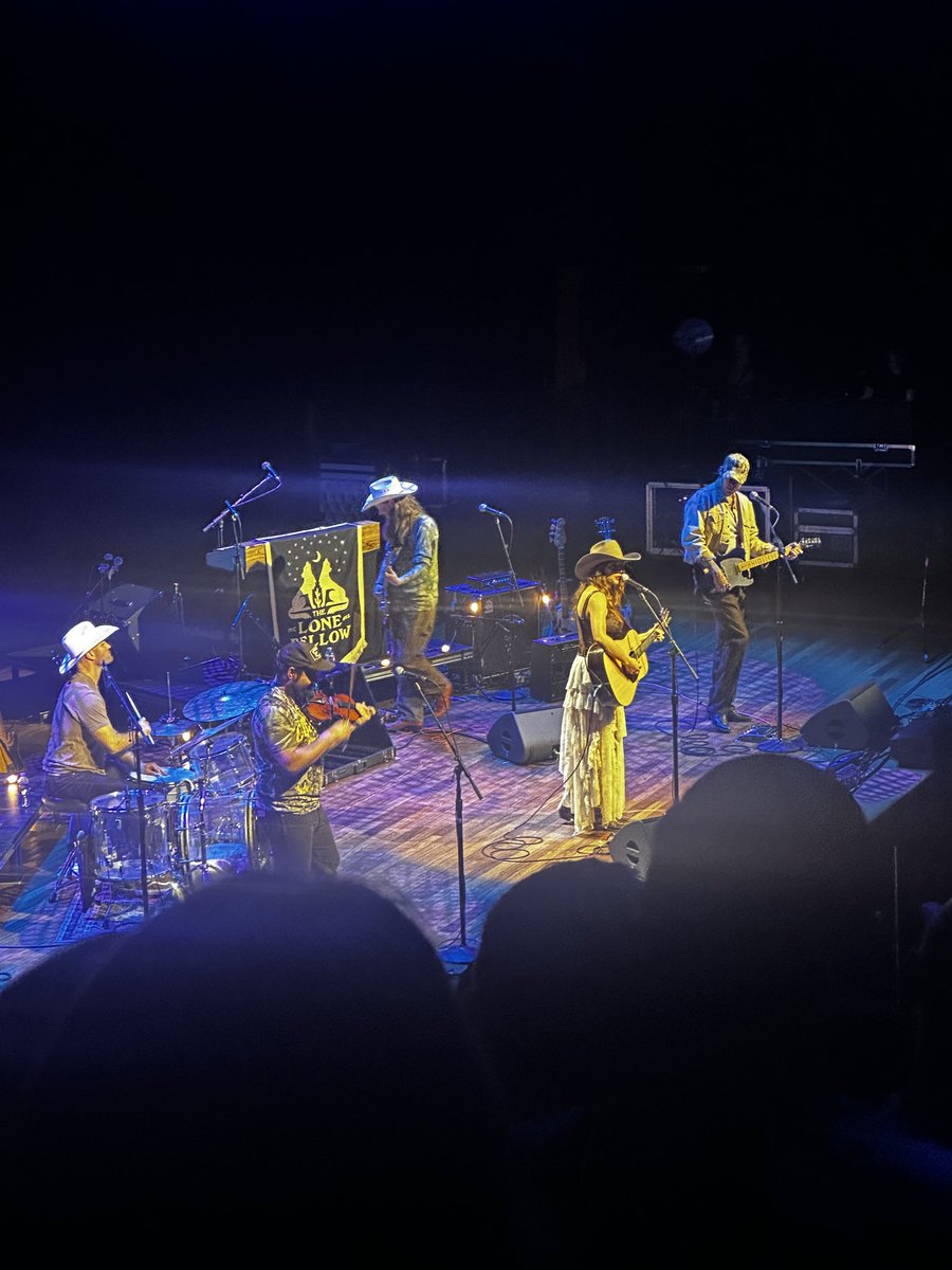 shawnptidwell's tweet image. One more reason that my hometown is better than yours. Thank you @Lightning100 for sending me to @theryman @carolinespence_ was incredible @KaitlinButts as amazing as always &amp;amp; @TheLoneBellow blew the roof off. Amazing show start to finish