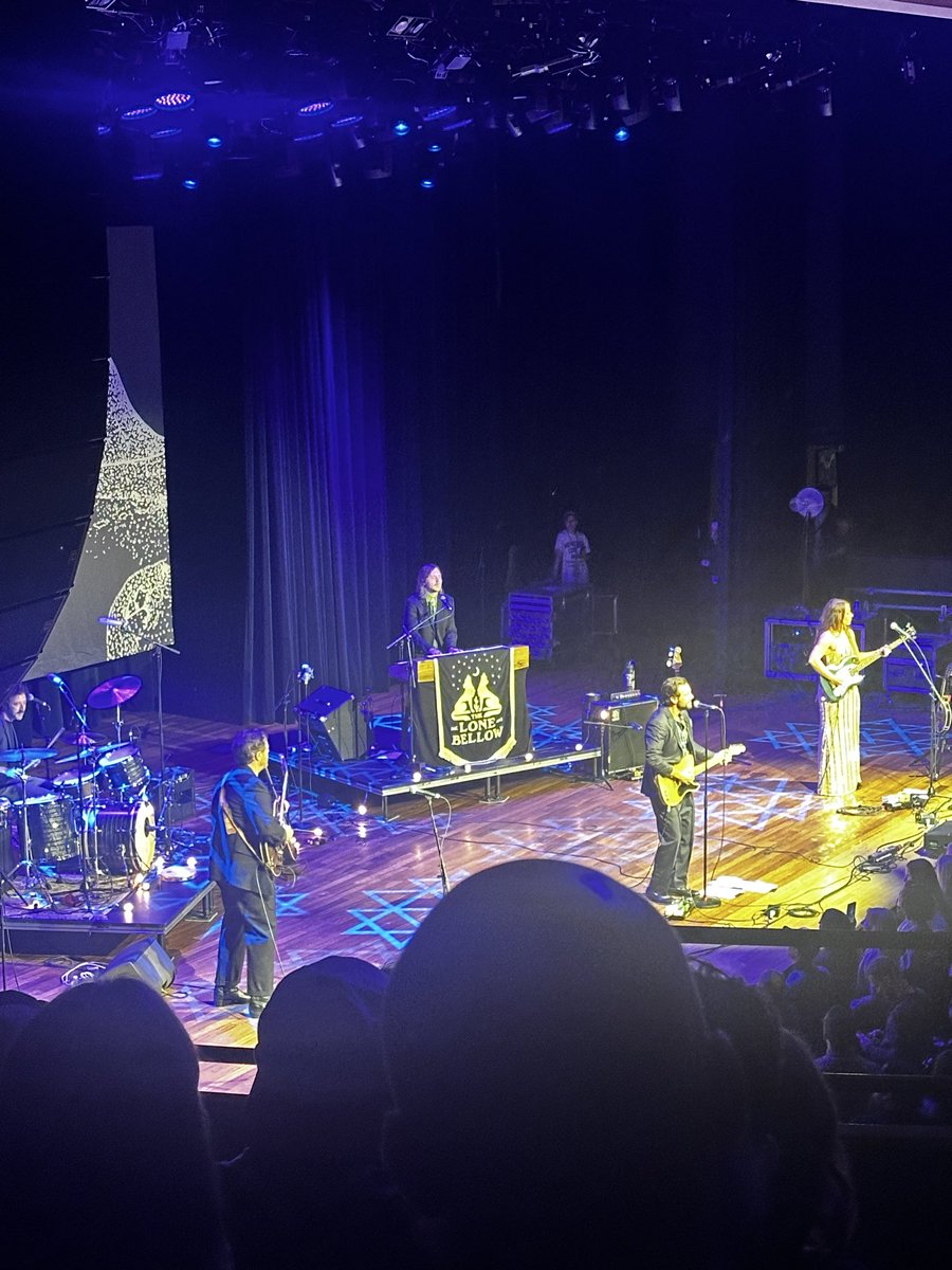 shawnptidwell's tweet image. One more reason that my hometown is better than yours. Thank you @Lightning100 for sending me to @theryman @carolinespence_ was incredible @KaitlinButts as amazing as always &amp;amp; @TheLoneBellow blew the roof off. Amazing show start to finish