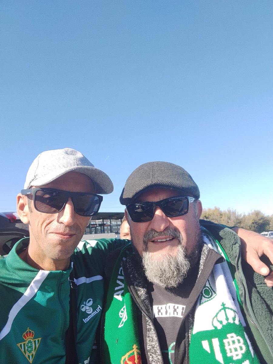 PBMultiBetis's tweet photo. No podíamos faltar en  el  Encuentro Anual de Peñas Béticas.
¡TE QUIERO BETIS! 
💚🤍💚🤍💚
#MultiBetis
#RealBetis
#LocosDeLaCabeza https://t.co/C2WTJeFVKd