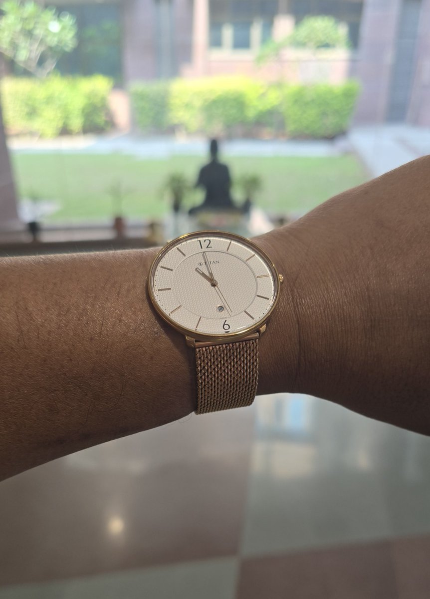 altertwit's tweet image. #RoseGold
क्यूँ की ज्योतिषी ने रोज़ gold पहनने की सलाह दी है...
2026, here I come... 😁