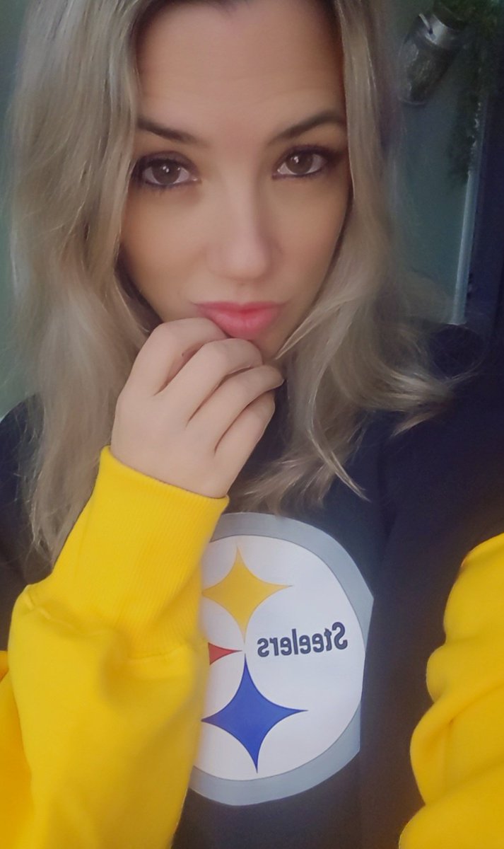 Ashleyy86's tweet image. Idk if I&apos;ll post a jersey pic today so here&apos;s a #selfie from Friday just in case 🤪 #Gameday #HereWeGo #Steelers