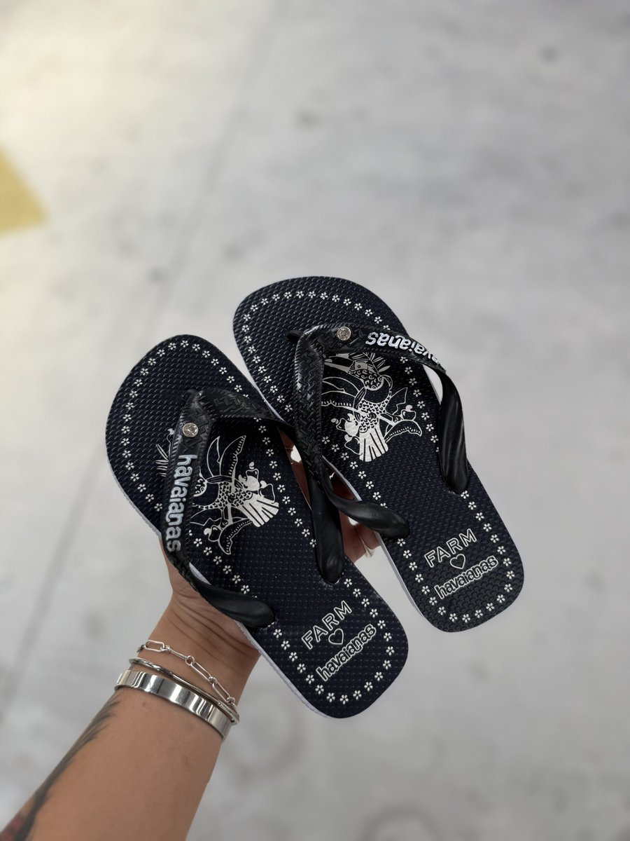 lojadonaflora's tweet photo. chinelo inspo FARM • 25,00 🛒💗 https://t.co/DupGtUTBJV