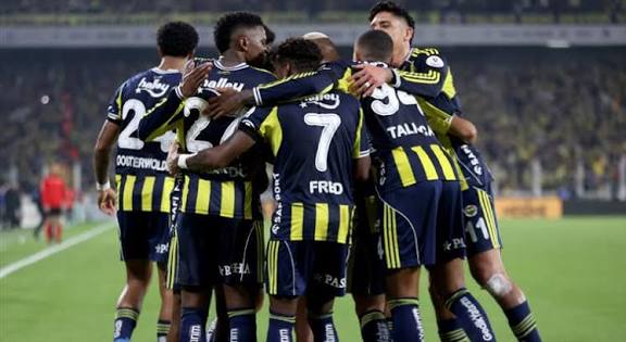 jjacobwh's tweet photo. İlk 11 ler açıklandı. Fenerbahçe Rizespor maçında kadrolar 

https://t.co/8kbd13qar7

Fenerbahçe galatasaray rize spor ilhan palut tedesco gol ofsayt kırmızı süper lig şampiyon fred alverez isamil semedo çağlar https://t.co/YyleIVKTcl