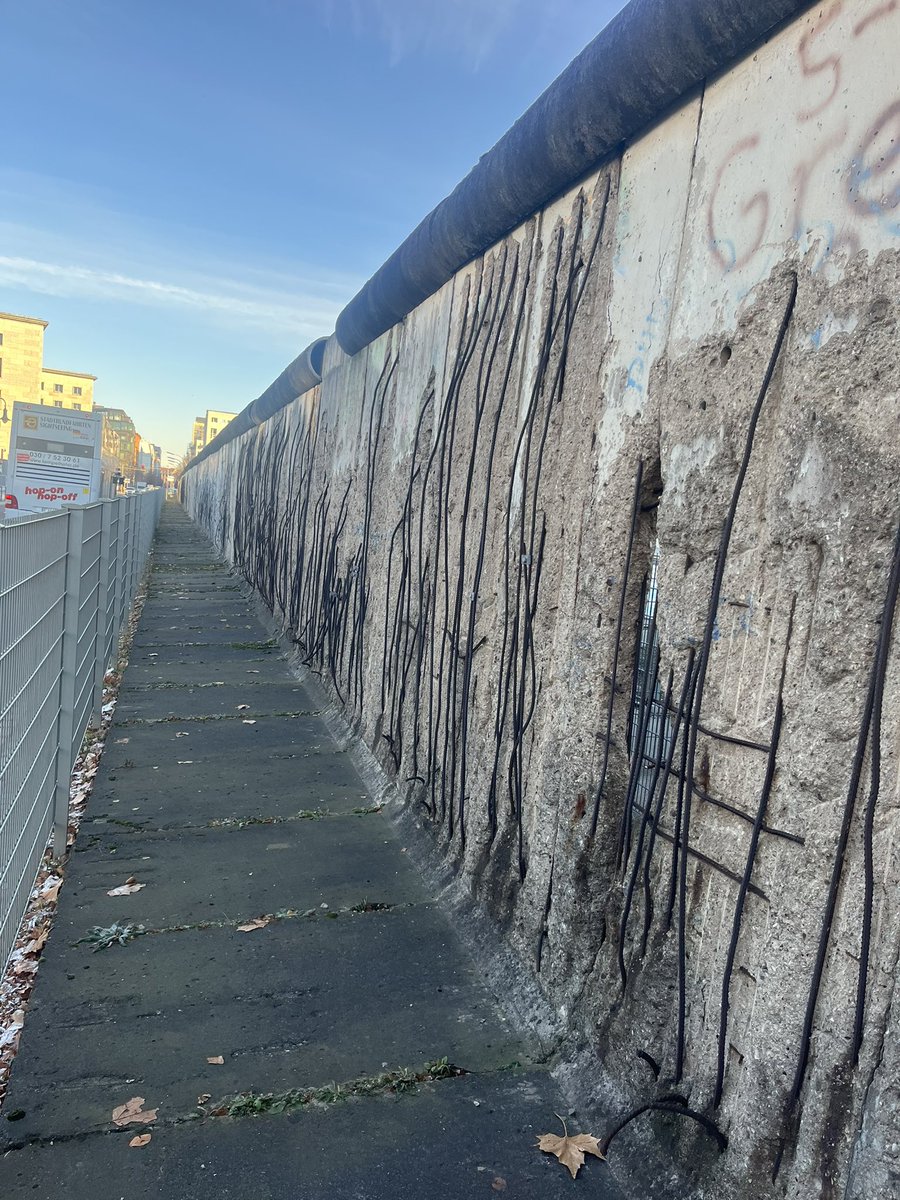 WinterJeff's tweet photo. Another bitterly cold day in Berlin but a chance to learn a little about the history of this city and the way life was not that long ago . 😰😰 https://t.co/hdvTBtyObb