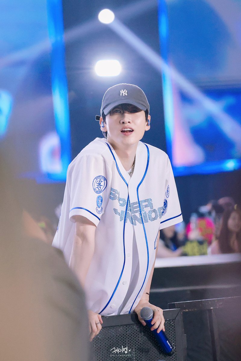 dollyhaesss's tweet photo. 🌙 o, :｡☆.*・ 

2025.11.16 - SUPER SHOW 10 in TAIPEI

#은혁 #EUNHYUK
#슈퍼주니어 #SUPERJUNIOR https://t.co/GgLAATrQFN