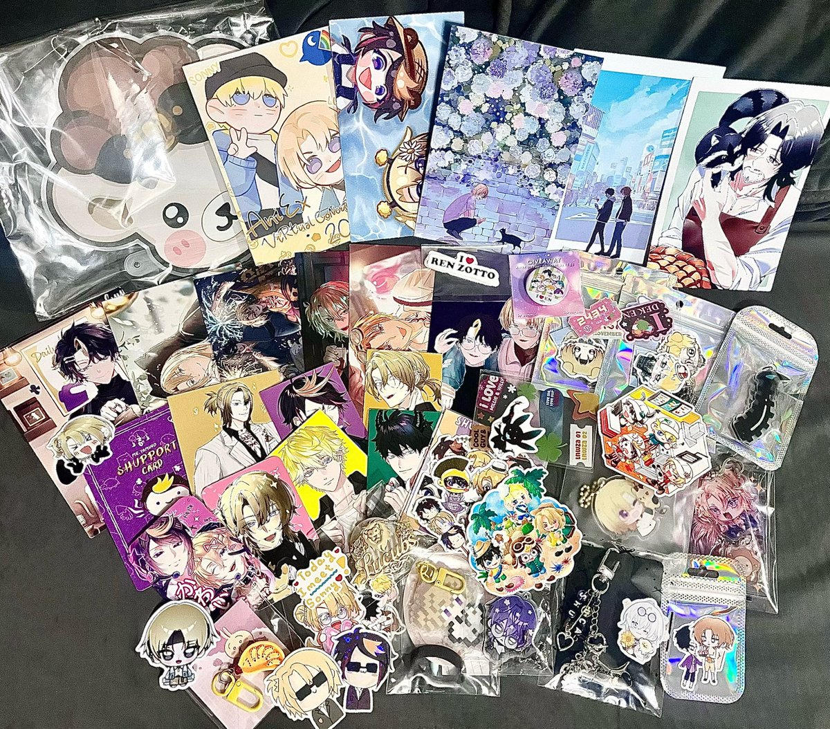 tingispogging's tweet photo. so happy to meet everyone at the venue 🌈 this community always has a special place in my heart, everyone is so sooo kind to me 🫶🏻✨ 

thank you for all the giveaways! hope we’ll get to meet again 💖 https://t.co/WJ6KXfBSBi