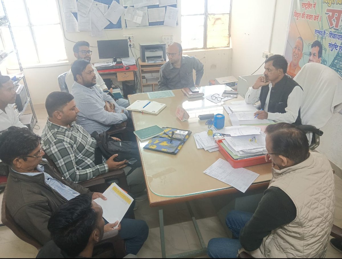 UPNEDA_Agency's tweet image. अधिशासी अभियंता विद्युत वितरण, कन्नौज द्वारा जनपद में विद्युत विभाग से जुड़े विषयों पर जनपद के वेंडर्स  के साथ बैठक आयोजित की गई।

#UPNEDA #Kannauj #Vendors #ElectricityDepartment
@CMOfficeUP
@JoshiPralhad
@aksharmaBharat
@isomendratomar
@ChiefSecyUP
@ACS_Energy
@MinOfPower