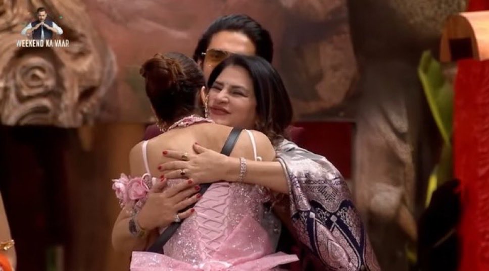 19hajjar's tweet image. kunicka ji deserved to stay in the house more than alot of freeloaders. i always liked their relationship and she told hana she loves her before leaving &amp;lt;33
#farrhanabhatt - #biggboss19